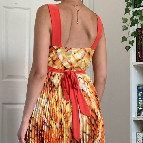 Orange pleated summer dress - Picture 4 of 7